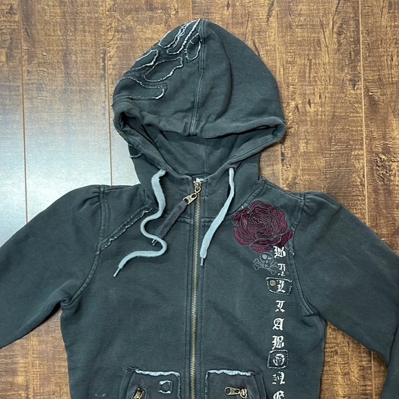 Billabong zip Up Sweater with roses and Skulls - Picture 2 of 5